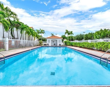 5610 Nw 107th Avenue - Photo Thumbnail 10