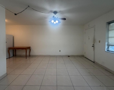 20210 Ne 2nd Avenue - Photo Thumbnail 3
