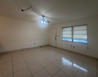20210 Ne 2nd Avenue - Photo Thumbnail 4