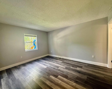 726 Sw 81st Avenue - Photo Thumbnail 9
