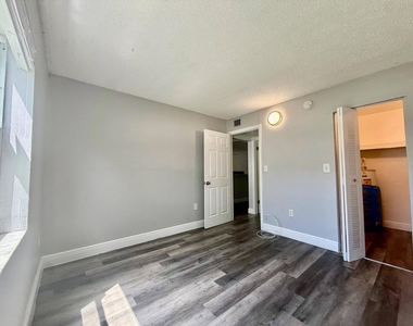726 Sw 81st Avenue - Photo Thumbnail 5