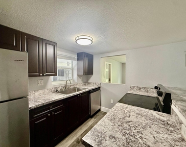 726 Sw 81st Avenue - Photo Thumbnail 3