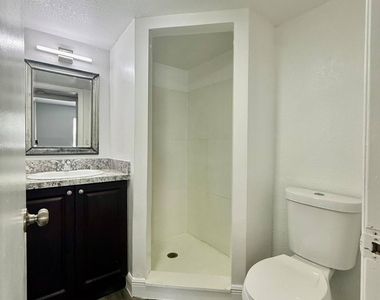 726 Sw 81st Avenue - Photo Thumbnail 4
