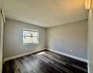 726 Sw 81st Avenue - Photo Thumbnail 10