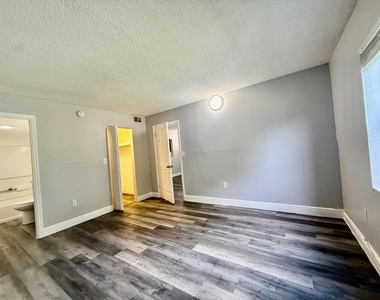 726 Sw 81st Avenue - Photo Thumbnail 8