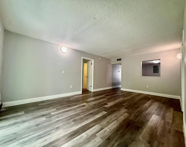 726 Sw 81st Avenue - Photo Thumbnail 2