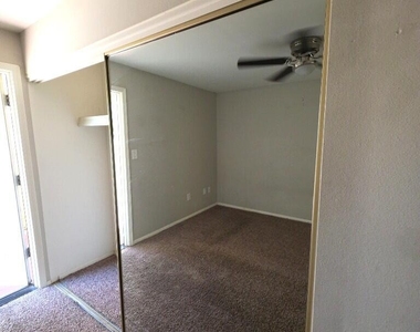 6540 N 7th Avenue - Photo Thumbnail 12