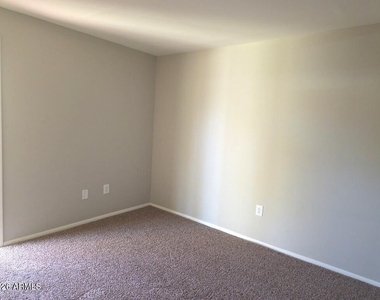 6540 N 7th Avenue - Photo Thumbnail 8