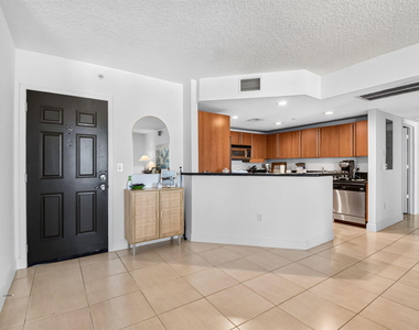 610 Clematis Street - Photo Thumbnail 2