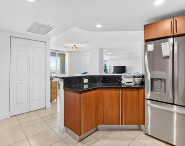 610 Clematis Street - Photo Thumbnail 10