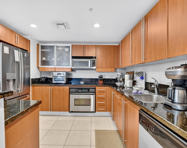 610 Clematis Street - Photo Thumbnail 6