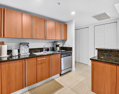 610 Clematis Street - Photo Thumbnail 8