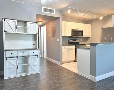 1625 Meadows Circle W - Photo Thumbnail 1
