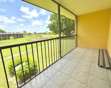1625 Meadows Circle W - Photo Thumbnail 9