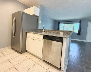 1625 Meadows Circle W - Photo Thumbnail 2