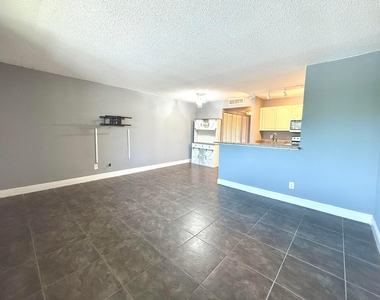 1625 Meadows Circle W - Photo Thumbnail 5