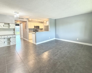 1625 Meadows Circle W - Photo Thumbnail 3