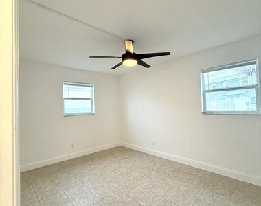 436 Auburn - Photo Thumbnail 13