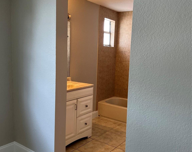 8265 Nw 192nd Terrace - Photo Thumbnail 9