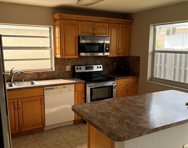 8265 Nw 192nd Terrace - Photo Thumbnail 2