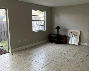 8265 Nw 192nd Terrace - Photo Thumbnail 4