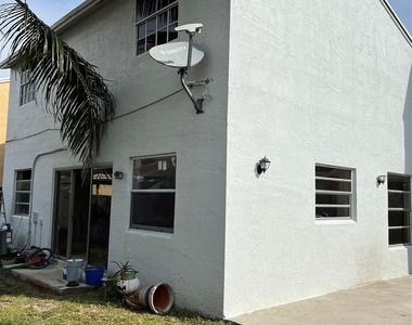 8265 Nw 192nd Terrace - Photo Thumbnail 16