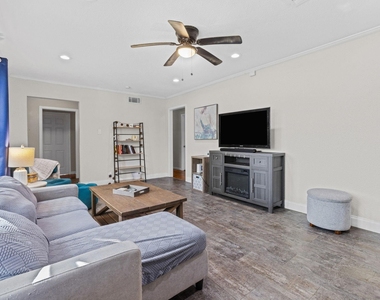 942 Longfellow Street - Photo Thumbnail 3