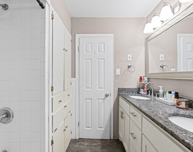 942 Longfellow Street - Photo Thumbnail 15