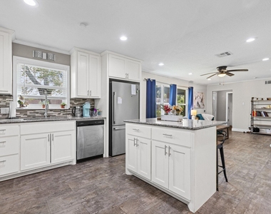 942 Longfellow Street - Photo Thumbnail 5