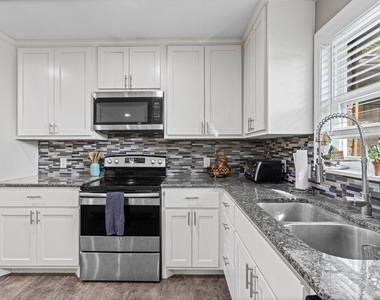 942 Longfellow Street - Photo Thumbnail 7