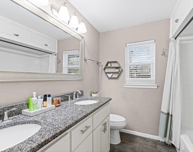 942 Longfellow Street - Photo Thumbnail 14