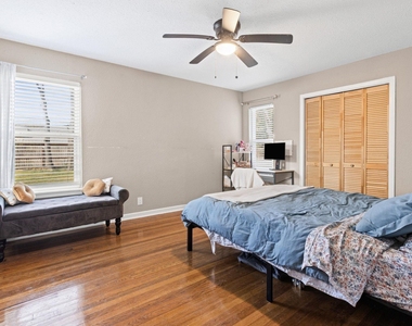 942 Longfellow Street - Photo Thumbnail 12