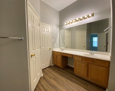 1045 Ducks Landing - Photo Thumbnail 16