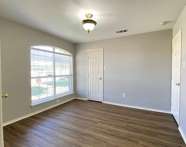 1045 Ducks Landing - Photo Thumbnail 4