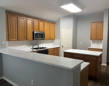 1045 Ducks Landing - Photo Thumbnail 9