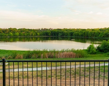 10400 Lake Park Drive - Photo Thumbnail 19