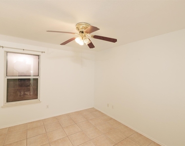 10400 Lake Park Drive - Photo Thumbnail 13