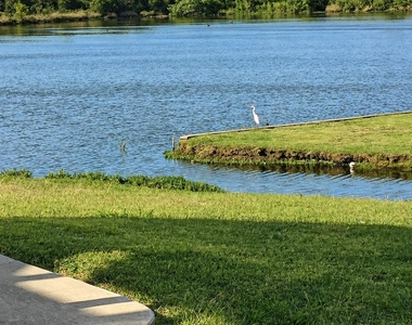 10400 Lake Park Drive - Photo Thumbnail 1