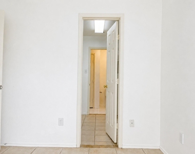 10400 Lake Park Drive - Photo Thumbnail 12