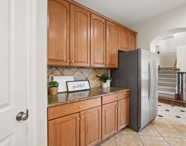 3512 Black Gold Drive - Photo Thumbnail 6