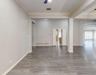 1629 Bennington Drive - Photo Thumbnail 17