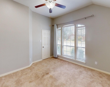 1629 Bennington Drive - Photo Thumbnail 12