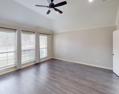 1629 Bennington Drive - Photo Thumbnail 11