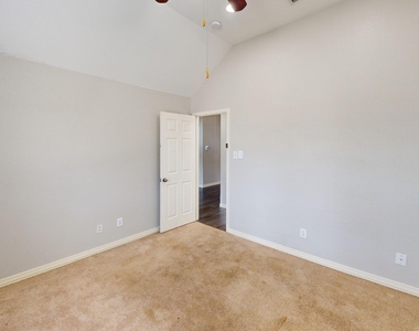 1629 Bennington Drive - Photo Thumbnail 13