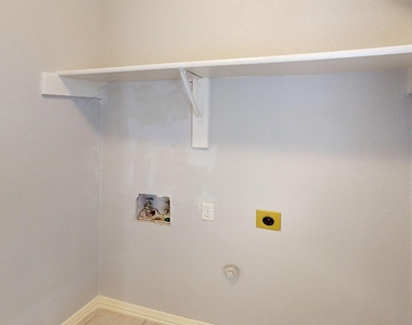 1629 Bennington Drive - Photo Thumbnail 20