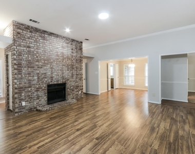 542 Renee Lane - Photo Thumbnail 3