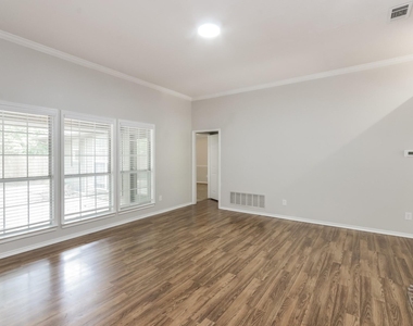 542 Renee Lane - Photo Thumbnail 2