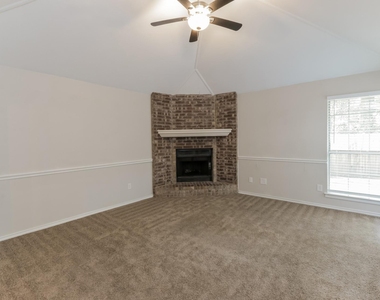 542 Renee Lane - Photo Thumbnail 7