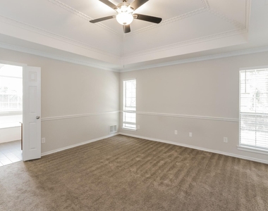 542 Renee Lane - Photo Thumbnail 8