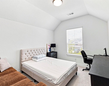 15561 Songbird Street - Photo Thumbnail 20